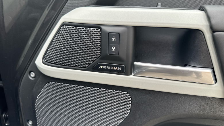 Land Rover Defender 3.0 D250 X-Dynamic HSE 90 3dr Auto Diesel Estate
